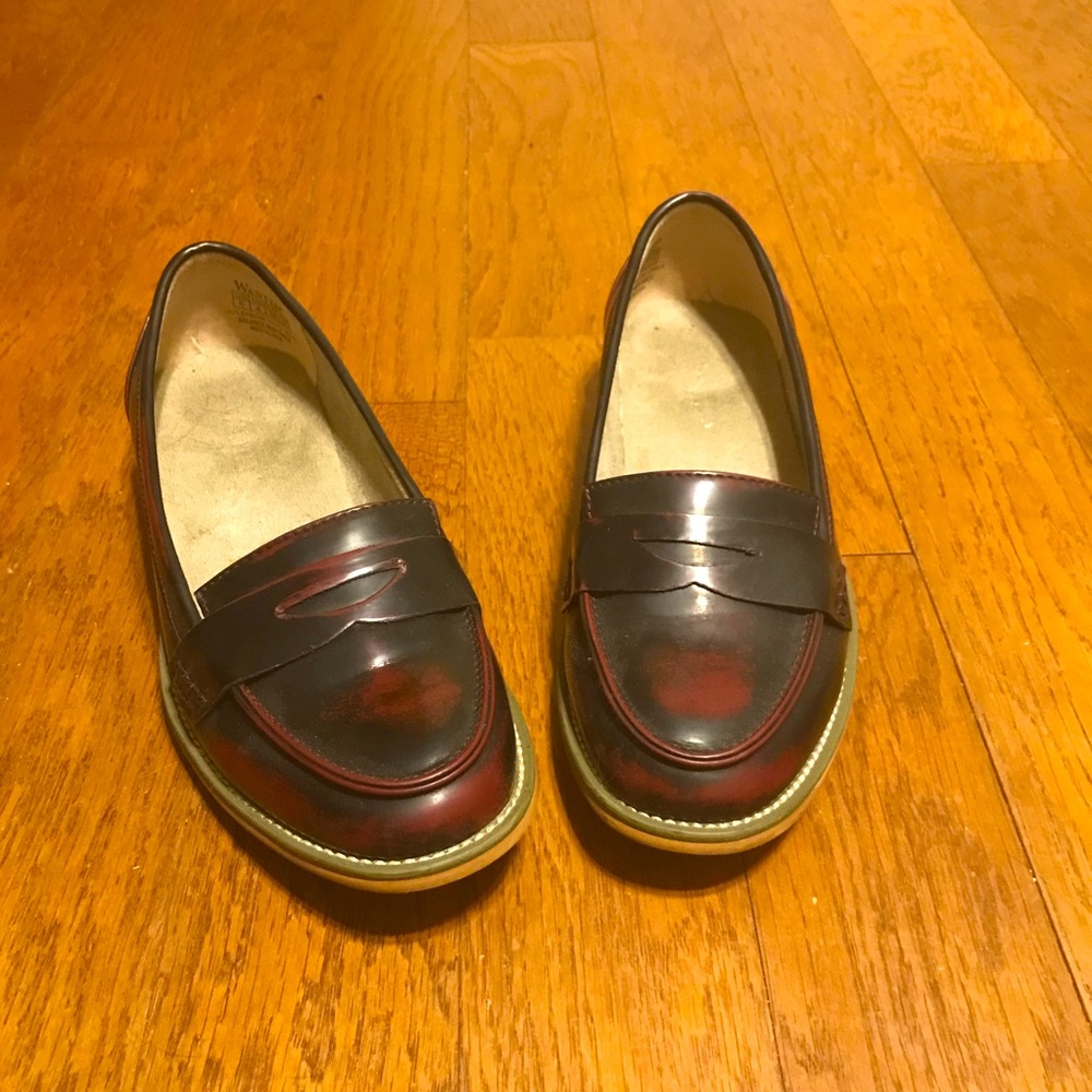 Burgundy Women’s Loafers size 6